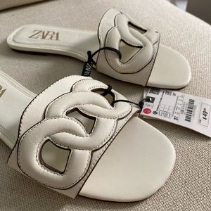 New off-white Zara sandal slides, link chain puff style